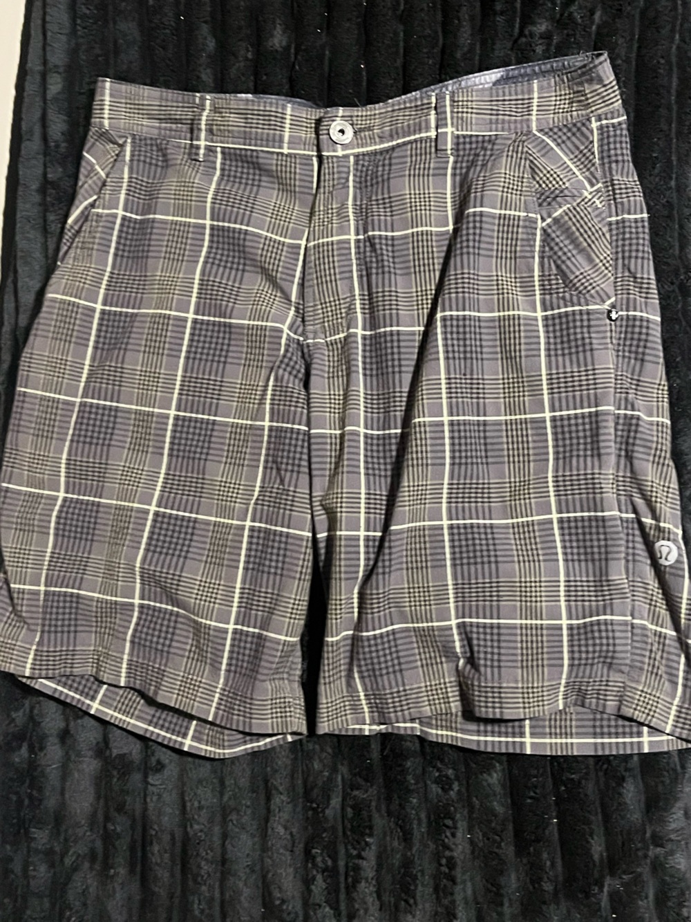 Men’s grey lululemon golf shorts EUC 36